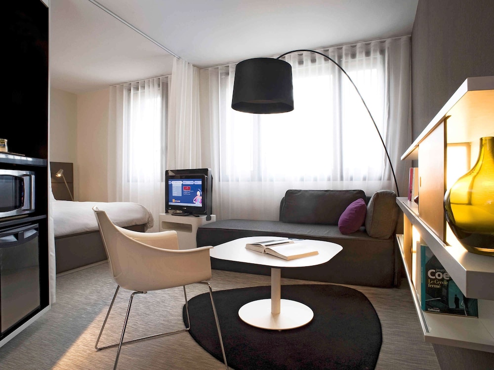 Suite superior, varias camas del hotel Novotel Suites Paris Issy Les Moulineaux. Foto 2