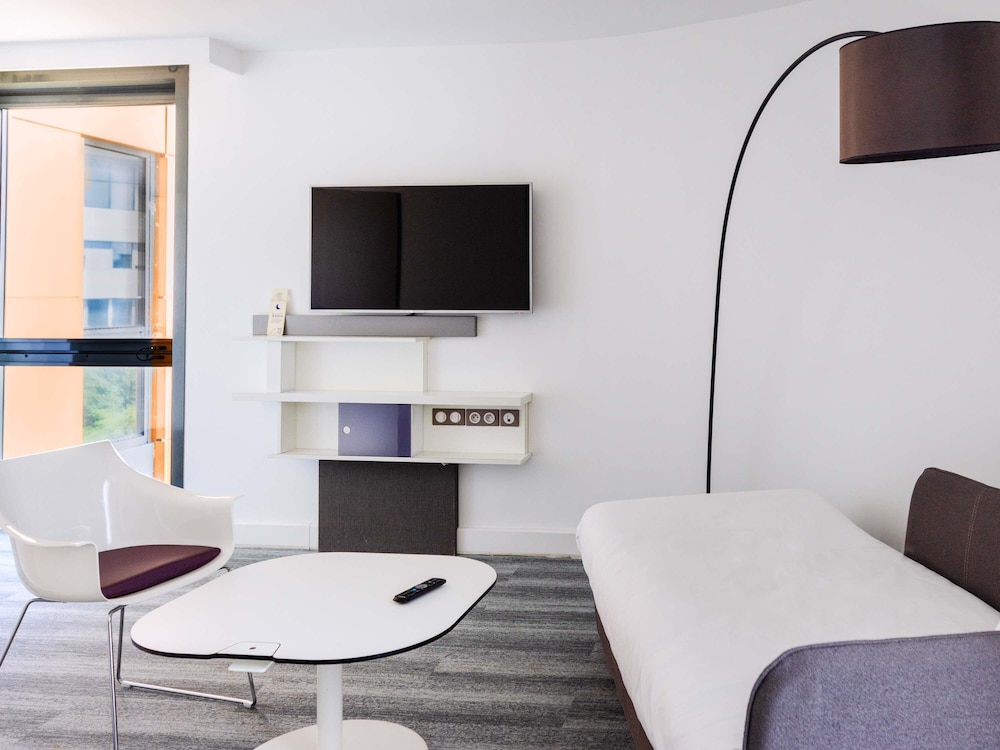 Suite superior, varias camas del hotel Novotel Suites Paris Issy Les Moulineaux. Foto 3