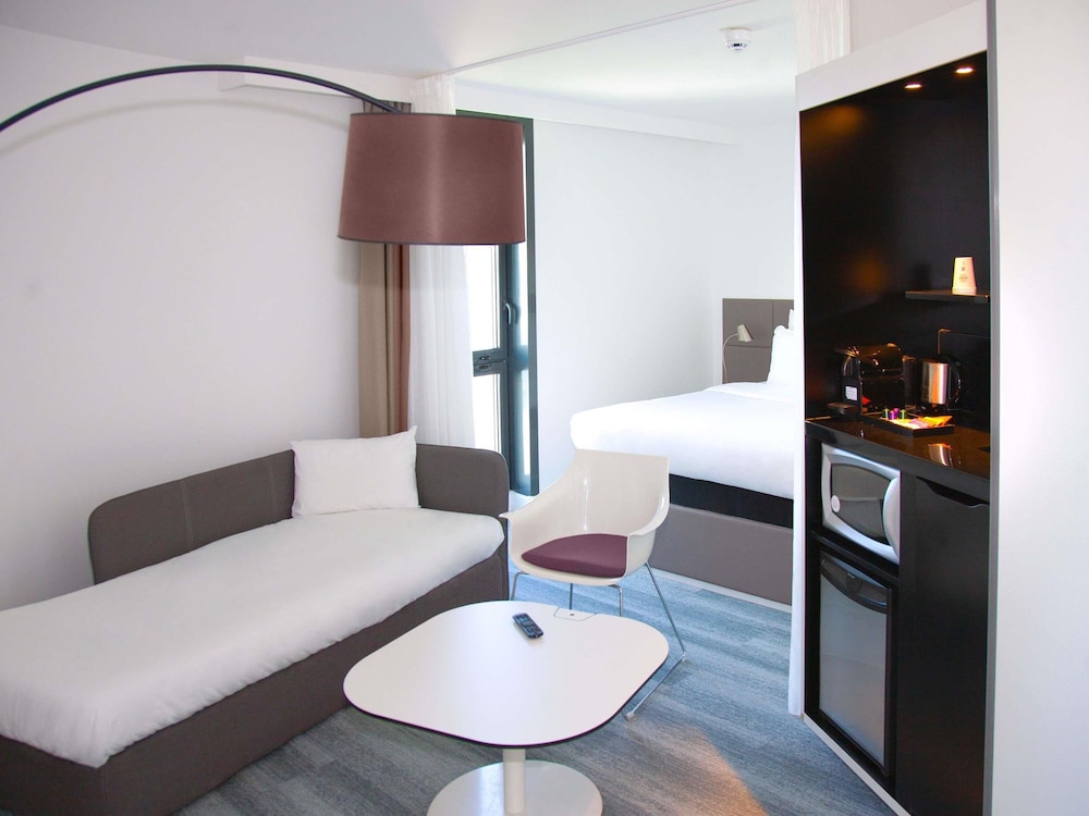 Suite superior, varias camas del hotel Novotel Suites Paris Issy Les Moulineaux. Foto 5