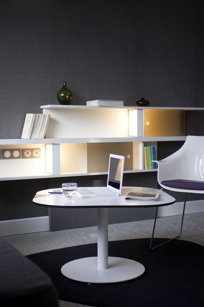 Suite superior, varias camas del hotel Novotel Suites Paris Issy Les Moulineaux. Foto 9