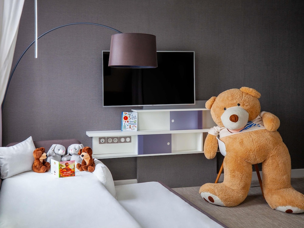 Suite familiar, varias camas del hotel Novotel Suites Paris Issy Les Moulineaux. Foto 4