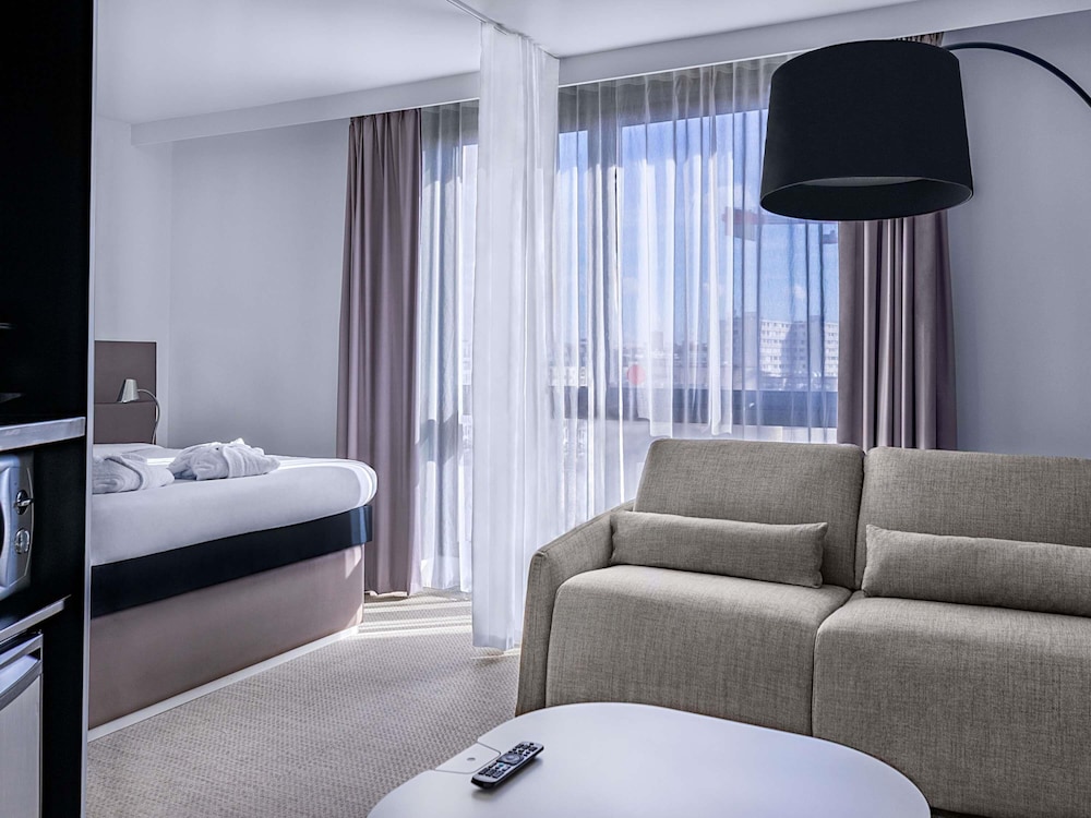 Habitación ejecutiva, 1 cama de matrimonio del hotel Novotel Suites Paris Issy Les Moulineaux. Foto 2