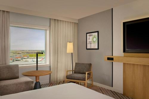 Habitación Deluxe con vistas al aeropuerto - 1 cama extragrande del hotel Sheraton Amsterdam Airport and Conference Center. Foto 1