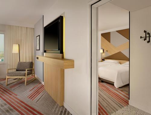 Habitación Familiar Comunicada con vistas al aeropuerto del hotel Sheraton Amsterdam Airport and Conference Center