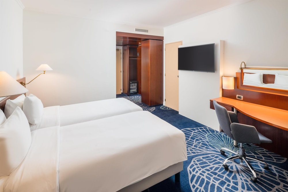 Habitación estándar (High Floor) del hotel Radisson Blu Amsterdam Airport Schiphol. Foto 1