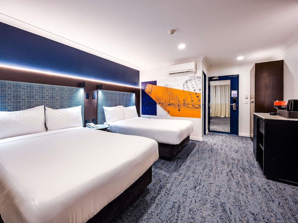 Habitación ejecutiva con 2 camas dobles del hotel Mercure Wellington Abel Tasman. Foto 4