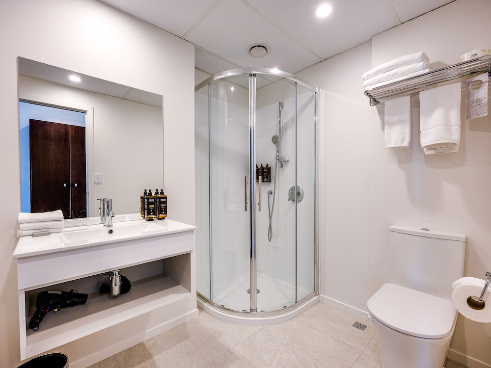Habitación ejecutiva con 2 camas dobles del hotel Mercure Wellington Abel Tasman. Foto 8