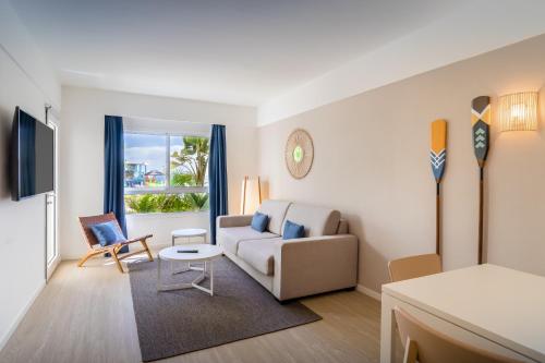 Deluxe Suite del hotel Barceló Fuerteventura Royal Level Family Club. Foto 3