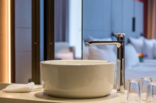 Habitación Prémium con vistas a la plaza Dam del hotel Anantara Grand Hotel Krasnapolsky Amsterdam. Foto 3
