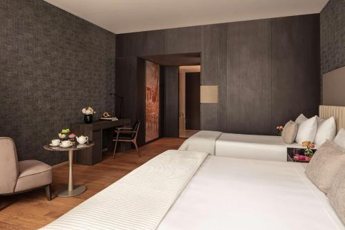 Habitación Triple Premium del hotel Anantara Grand Hotel Krasnapolsky Amsterdam. Foto 2