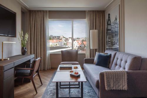 Suite Junior del hotel Anantara Grand Hotel Krasnapolsky Amsterdam. Foto 2