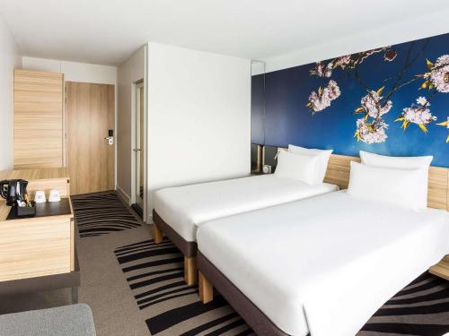 Habitación Doble Estándar - 2 camas del hotel Novotel Amsterdam City. Foto 7