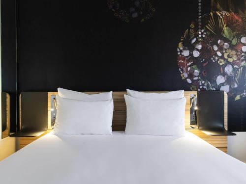 Habitación Executive con cama grande del hotel Novotel Amsterdam City. Foto 3