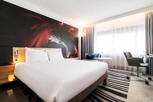 Habitación Estándar - 1 cama grande del hotel Novotel Amsterdam City. Foto 7