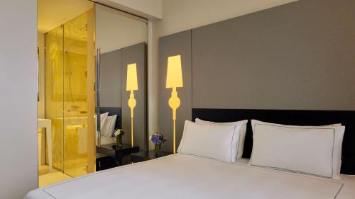 Suite Junior - Cama extragrande del hotel Park Plaza Victoria Amsterdam. Foto 4