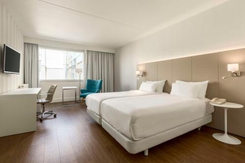 Habitación Doble Superior XL - 1 o 2 camas del hotel NH Amsterdam Schiphol Airport. Foto 5