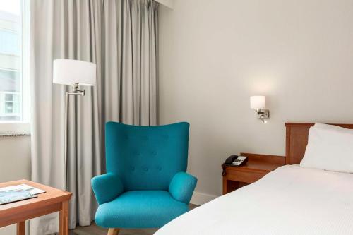 Habitación Triple Estándar del hotel NH Amsterdam Schiphol Airport. Foto 4