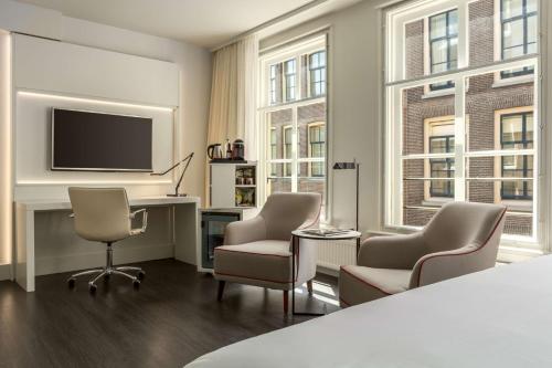 Habitación Doble Superior con vistas - 1 o 2 camas del hotel Nh Collection Amsterdam Barbizon Palace. Foto 2