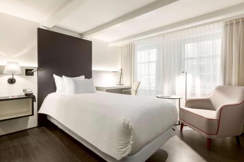 Habitación Individual Superior del hotel Nh Collection Amsterdam Barbizon Palace. Foto 1