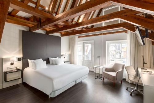 Habitación Doble Premium - 1 o 2 camas del hotel Nh Collection Amsterdam Barbizon Palace. Foto 1