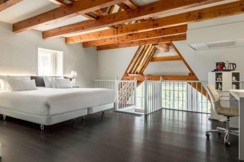 Suite Junior con cama supletoria del hotel Nh Collection Amsterdam Barbizon Palace. Foto 2
