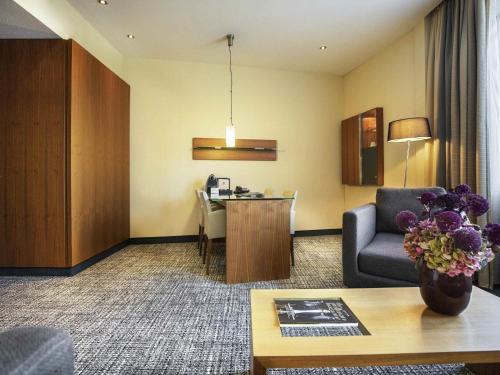 Suite Superior con cama extragrande del hotel Pullman Eindhoven Cocagne. Foto 3