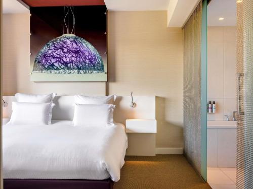 Suite Executive - Cama extragrande del hotel Pullman Eindhoven Cocagne