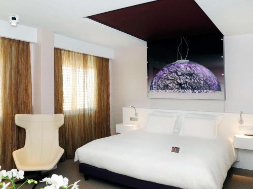 Habitación Executive con cama extragrande del hotel Pullman Eindhoven Cocagne