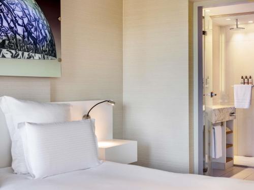Habitación Executive con cama extragrande del hotel Pullman Eindhoven Cocagne. Foto 1