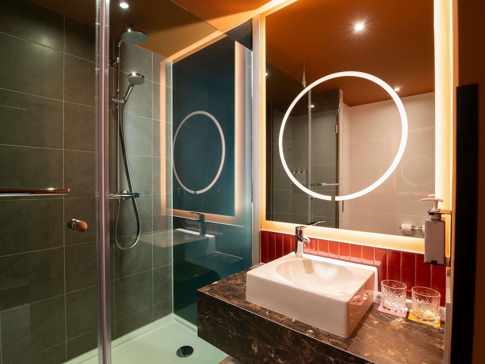 TRIBE MAX, 1 cama doble del hotel Mercure City Den Haag Central. Foto 1