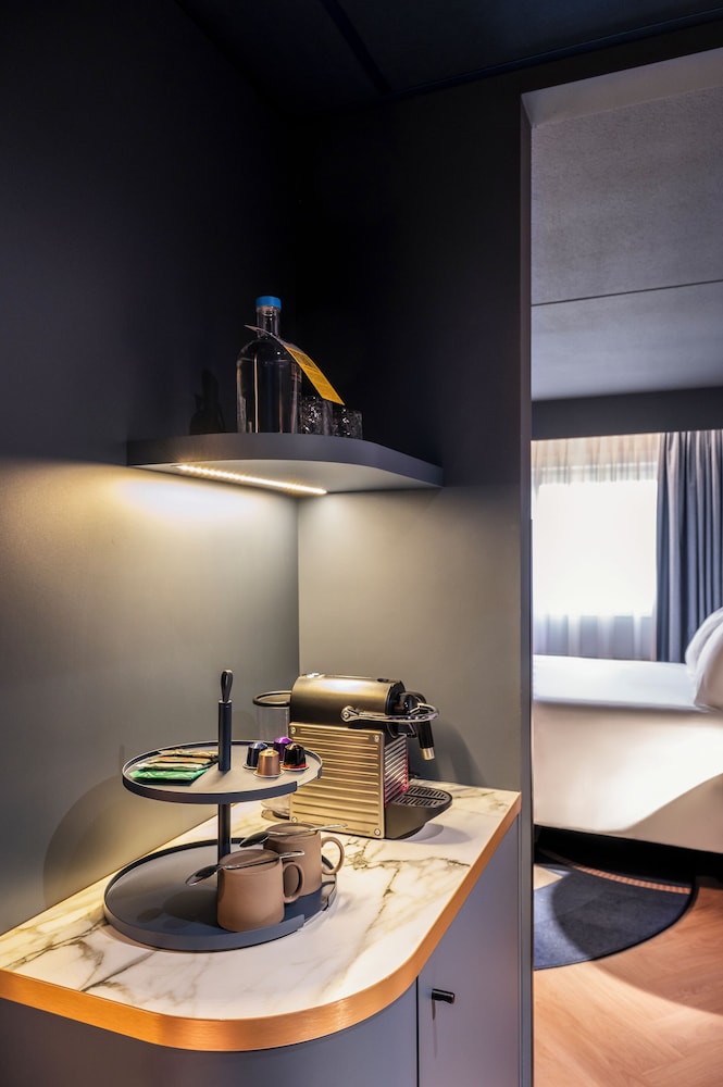TRIBE MAX, 1 cama doble del hotel Mercure City Den Haag Central. Foto 7