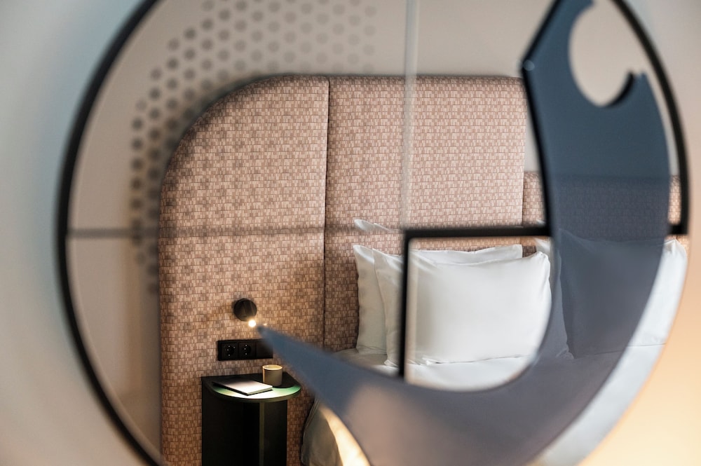 TRIBE MAX, 1 cama doble del hotel Mercure City Den Haag Central. Foto 10