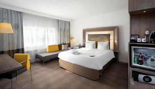 Habitación doble Superior 1 Cama queen Sofá Cama incluido del hotel Novotel Den Haag World Forum. Foto 5