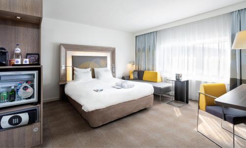 Deluxe Privilege Room with One Double Bed and Sofa Bed del hotel Novotel Den Haag World Forum. Foto 5