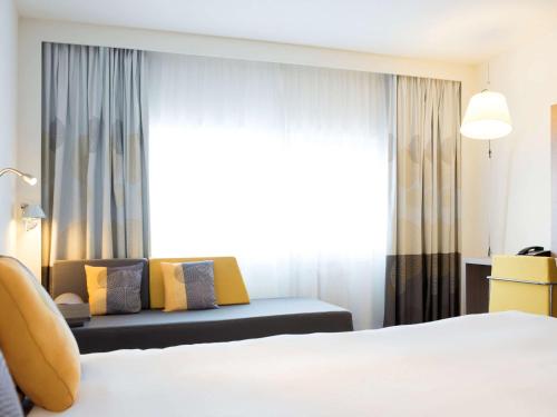Habitación Doble Superior con sofá cama del hotel Novotel Den Haag World Forum. Foto 18
