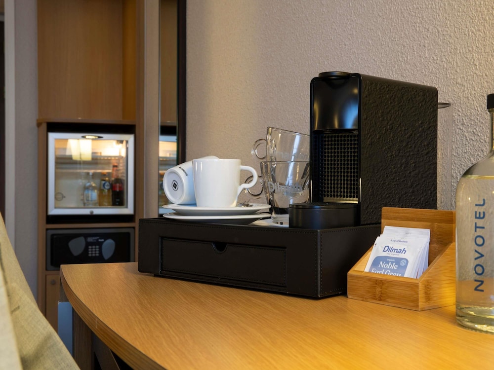 Habitación deluxe con vistas al jardín y 1 cama doble del hotel Novotel Maastricht. Foto 5