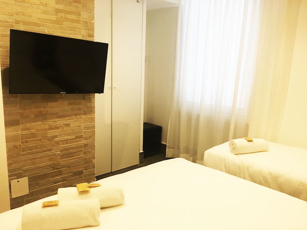 Habitación triple del hotel Aurum Firenze. Foto 1