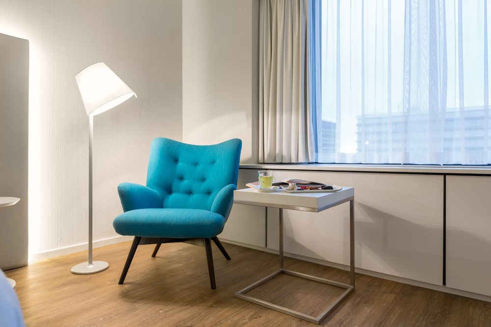 Habitación familiar, habitaciones comunicadas (2 adultos+2 niños) del hotel Nh Utrecht. Foto 1