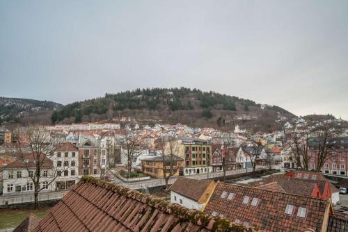 Habitación superior con vistas al centro histórico del hotel Radisson Blu Royal , Bergen. Foto 2