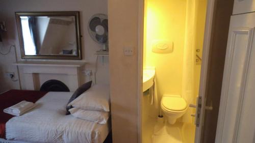 Habitación Triple del hotel Arran House. Foto 3