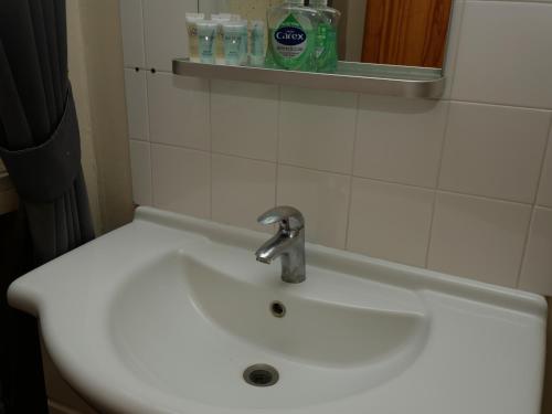 Habitación Triple con baño compartido del hotel Arran House. Foto 3