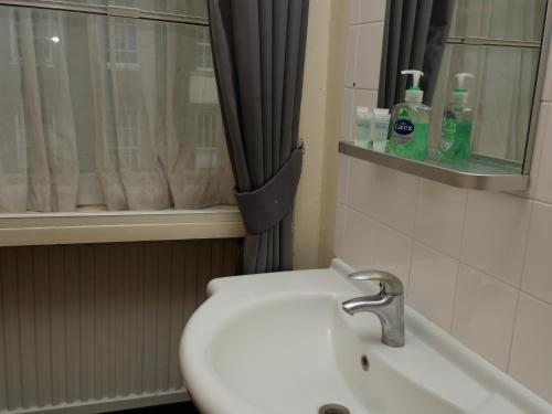 Habitación Triple con baño compartido del hotel Arran House. Foto 4
