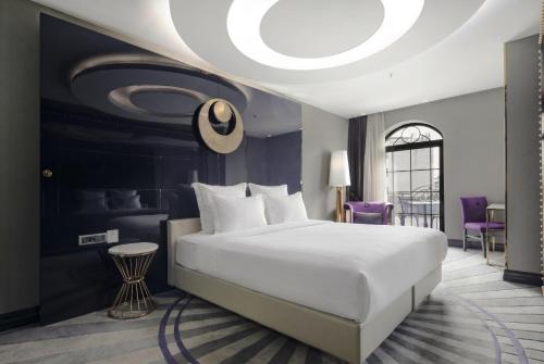 Habitación Doble Deluxe con Balcón del hotel Sura Design & Suites. Foto 3