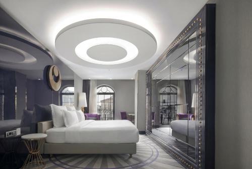 Habitación Doble Deluxe con Balcón del hotel Sura Design & Suites. Foto 4