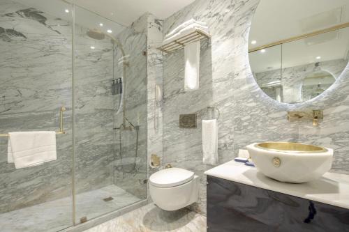 Habitación Doble Deluxe con Balcón del hotel Sura Design & Suites. Foto 8
