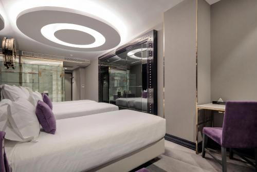 Habitación Triple Deluxe del hotel Sura Design & Suites. Foto 6