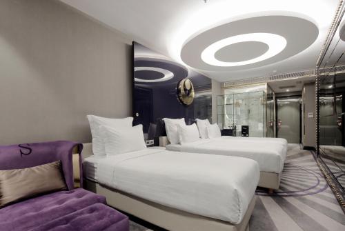 Habitación Triple Deluxe del hotel Sura Design & Suites. Foto 7