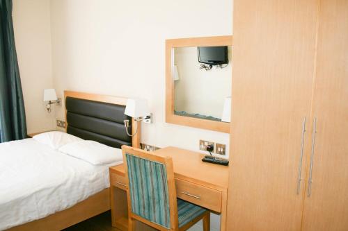 Habitación Doble Económica del hotel Cromwell International. Foto 3