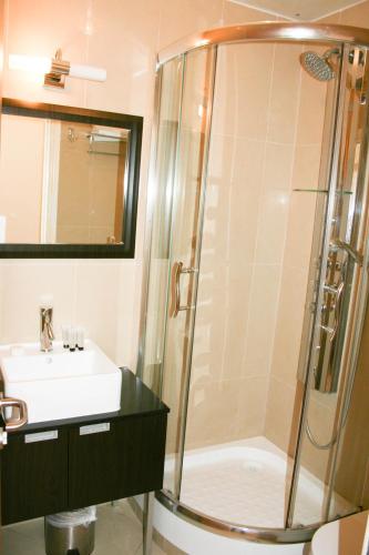 Habitación Doble Económica del hotel Cromwell International. Foto 4