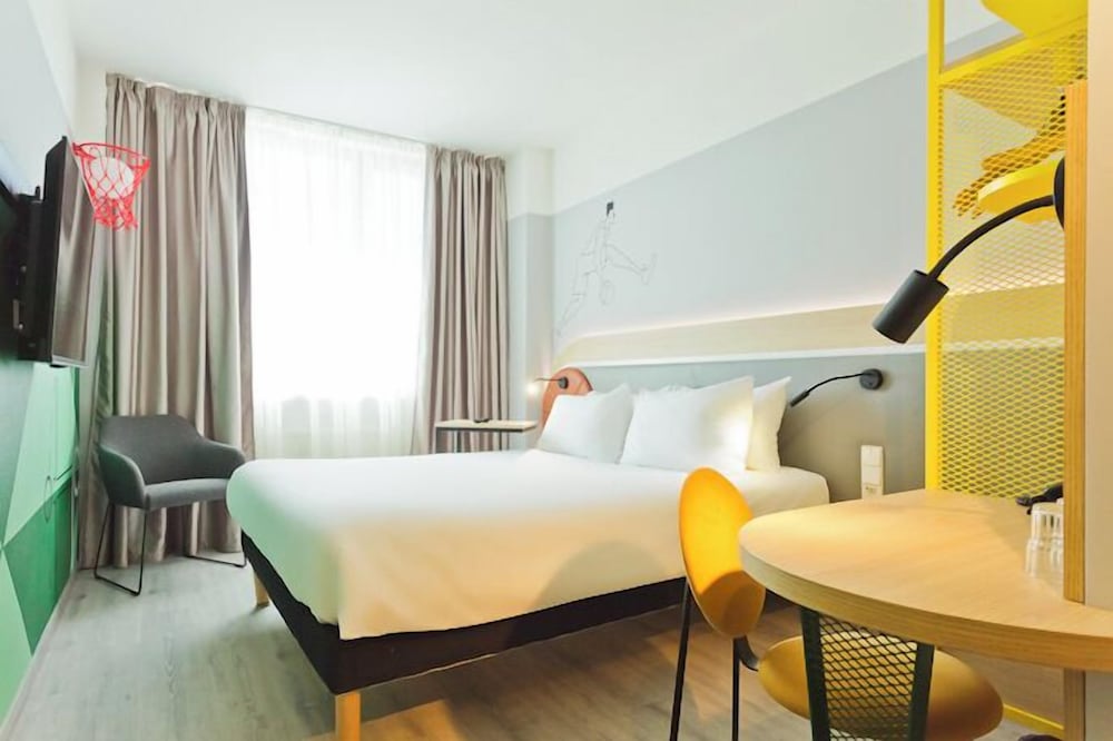 Habitación para 1 o 2 personas con una cama doble del hotel Ibis Styles Kaunas Centre. Foto 4